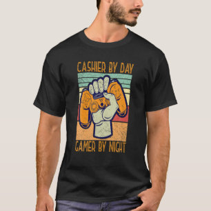 Cashier by Day Gamer bij Nachtelijke Retro  T-shirt