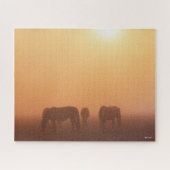 Caspian ponies grazen in de mist-zon legpuzzel (Horizontaal)