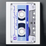 cassetteband - blauw - fotoplaat<br><div class="desc">Dit product heeft een blauw "Cassettebandje"-ontwerp. Het "Cassettebandje"ontwerp kenmerkt een typische  muziekcassetteband,  met een transparant hoesje en kleurrijke stickers en het schrijven,  het heeft ook klantgerichte teksten die u kunt personaliseren.</div>