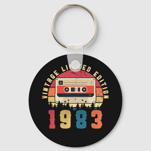  Cassettebandje 1983 Sleutelhanger (Voorkant)