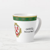 Cassidy Irish Shield & Tartan gepersonaliseerd Latte Mok (Rechterhoek)