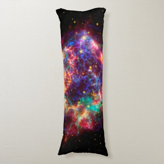 Cassiopeia, Milky Ways Youngest Supernova Lichaamskussen (Voorkant Verticaal)
