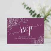 Cassis Paars Elegant Calligraphy Lacy Wedding RSVP Kaartje (Staand voorkant)