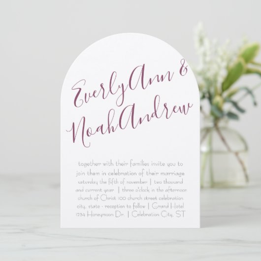 Cassis Plum Paars Minimalist Typography Wedding Kaart (Staand voorkant)
