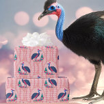 Cassowary Christmas-patroon Cadeaupapier<br><div class="desc">Een leuk hedendaags patroon met een kasuaris in een kerstboom die bij een pet wacht</div>