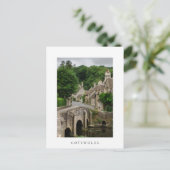 Castle Combe White text briefkaart (Staand voorkant)