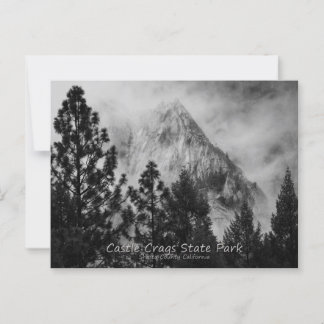 Castle Crags Moody Zwart en Wit Briefkaart
