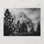 Castle Crags Moody Zwart en Wit Briefkaart (Voorkant)