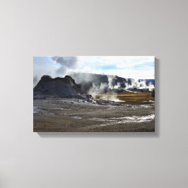 Castle Geyser en Upper Geyser Basin, geelsteen Canvas Afdruk