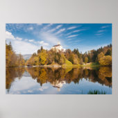 Castle komt tot uiting in het meer. Trakoshchan fo Poster (Voorkant)