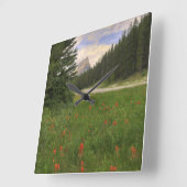 Castle Mountain en wilde bloemen Vierkante Klok (Hoek)