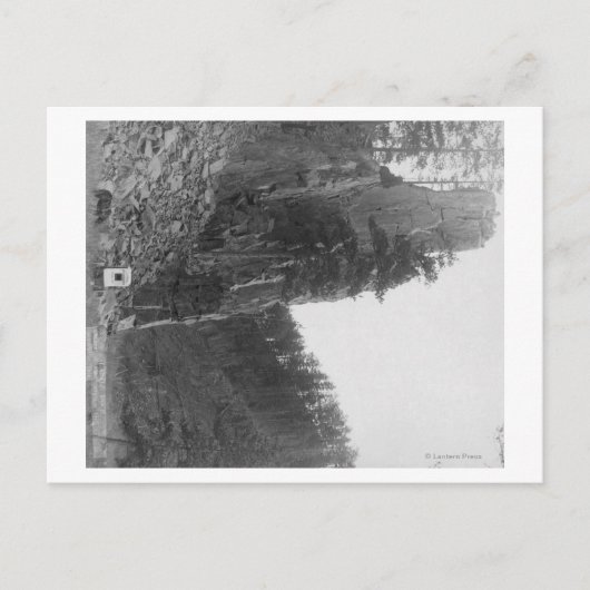 Castle Rock tussen Hill City en Rockerville Briefkaart (Voorkant)