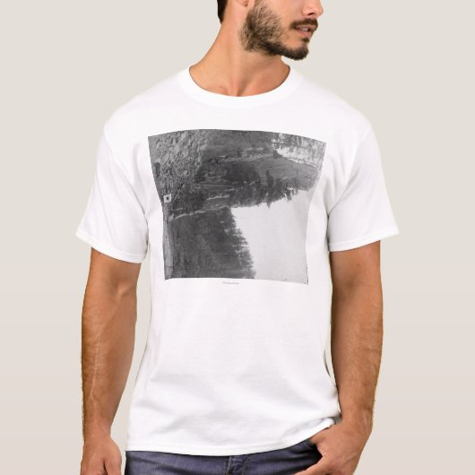 Castle Rock tussen Hill City en Rockerville T-shirt (Voorkant)