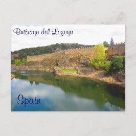 Castle Walls omringend in een klein dorp in Spanje Briefkaart