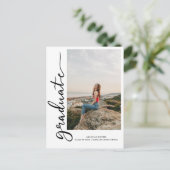 Casual Afstuderen handgeschreven script | Foto Aankondigingskaart (Staand voorkant)