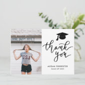 Casual Afstuderen Pet Handgeschreven Dank u Foto Bedankkaart (Staand voorkant)