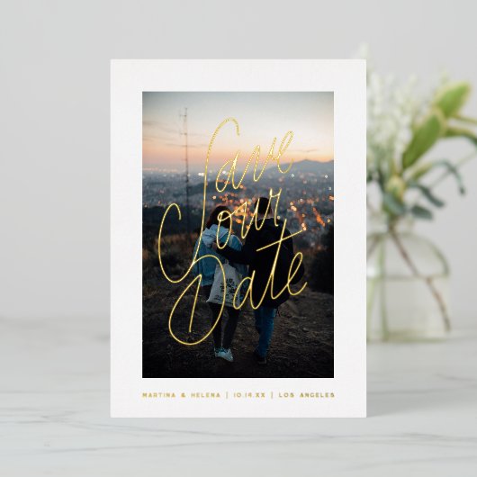 Casual briefing Foto opslaan Datum goud Folie Uitnodiging (Staand Voorkant)