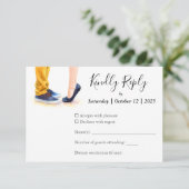 Casual bruiloft moderne script paar illustratie RSVP kaartje (Staand voorkant)