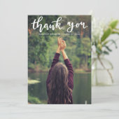 Casual Dank u Typografie Script Afstuderen Foto Bedankkaart (Staand voorkant)