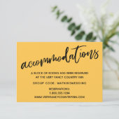 Casual handschrift abrikoos bruiloft accommodaties informatiekaartje (Staand voorkant)
