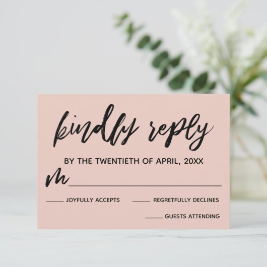 Casual Handschrift Blush Roze Bruiloft RSVP Kaart (Staand voorkant)