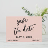 Casual Handschrift Blush Roze Bruiloft Typografie Save The Date (Staand voorkant)