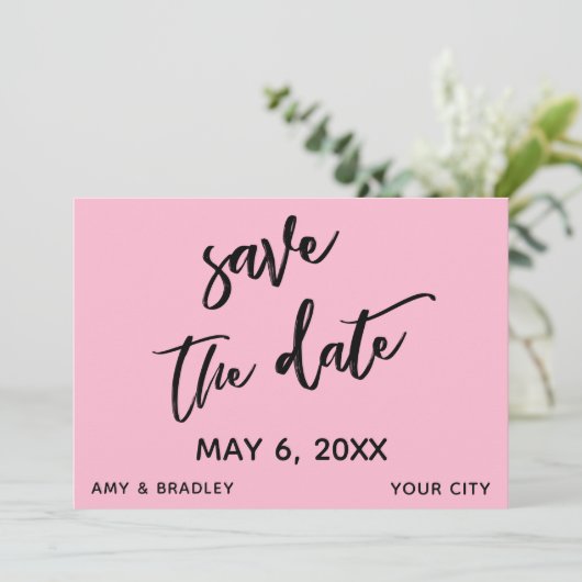 Casual handschrift medium roze bruiloft typografie save the date (Staand voorkant)