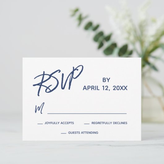 Casual handschrift script marineblauw bruiloft RSVP kaartje (Staand voorkant)