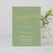 Casual moderne gouden salie typografie bruiloft folie uitnodiging (Staand Voorkant)
