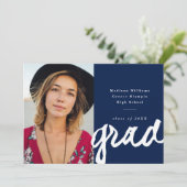 Casual Script-Afstudeerder | Eenvoudig foto-Afstud Aankondiging (Staand voorkant)