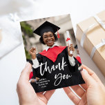 Casual script en foto's | Afstuderen Hartelijk dan<br><div class="desc">Dit eenvoudige en moderne afstuderen dankt u de magnetische kaarten van de eigenschap de foto van het afstudeerder,  met stijlvolle trendy casual manuscripttypografie.</div>