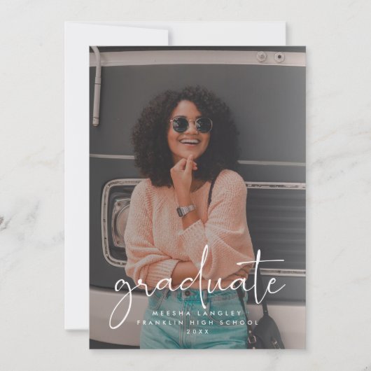 Casual script Faux Vellum Photo Afstuderen Aankondiging (Voorkant)
