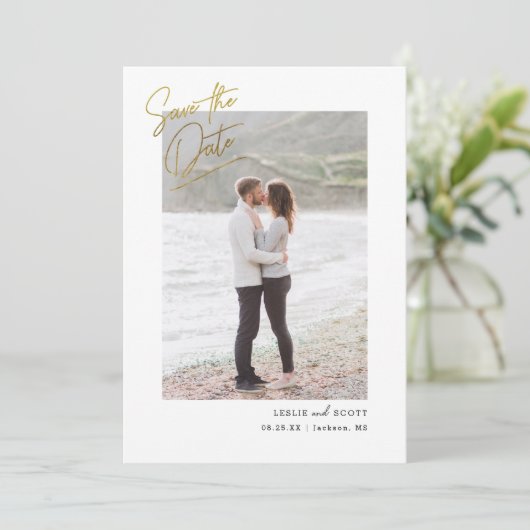 Casual script foto Save the Date Faux Gold Foil (Staand voorkant)