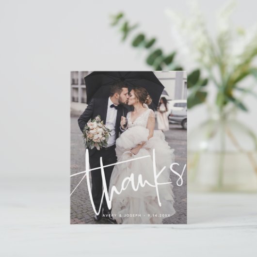 Casual script overlay twee foto bruiloft dank u briefkaart (Staand voorkant)