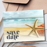 Casual Starfish Beach Bruiloft Save the Date Aankondigingskaart<br><div class="desc">Casual Starfish Beach Bestemming Bruiloft bewaar de datum briefkaarten zijn ideaal voor uw tropische,  strand of kustbestemming bruiloft. Pas de voor- en achterkant van dit strand aan en sla de datum briefkaarten op met uw namen,  trouwdatum en locatie.</div>