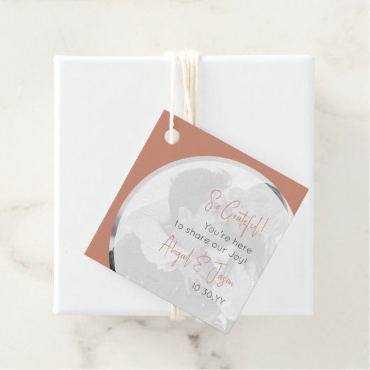 Casual Terra Cotta Modern trouwfoto Bedankjes Labels (In situ)