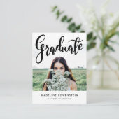 Casual typografie Afstuderen Foto Uitnodiging Briefkaart (Staand voorkant)