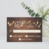 Casual typografie, rijk bruin hout, edisonlichten RSVP kaartje (Staand voorkant)