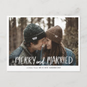 Casual vrolijk en getrouwd script paar foto feestdagenkaart (Voorkant)