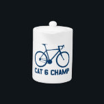 CAT 6 Champ Theepot<br><div class="desc">Je ract met je fiets. Je loopt met de CAT 6 menigte. Ze zijn meedogenloos, ze zijn keelhard. Ze geven je het fietsenpad door in hun spijkerbroek, ze gooien je naar de koffiewinkel. Maar show de wereld dat je de CAT 6 Champ bent!</div>