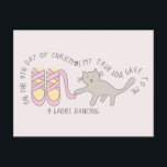 Cat 9th Day 9 Dames dansen kerst Briefkaart<br><div class="desc">Een cartoon tekening van een schattige kat die met het lintje speelt van een ballerina-klepper illustreert het negende versum van de geliefde twaalf dagen kerstkarol op dit grappige en feestelijke briefkaart. Vind extra verzen en coördinerende producten in de 12 dagen van het collectie van Catmas van Asterisk Design.s</div>