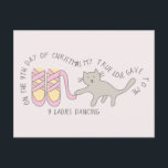 Cat 9th Day 9 Dames dansen kerst Briefkaart<br><div class="desc">Een cartoon tekening van een schattige kat die met het lintje speelt van een ballerina-klepper illustreert het negende versum van de geliefde twaalf dagen kerstkarol op dit grappige en feestelijke briefkaart. Vind extra verzen en coördinerende producten in de 12 dagen van het collectie van Catmas van Asterisk Design.s</div>