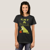Cat and Ball cat holding a basketball with its paw T-shirt (Voorkant volledig)