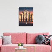 Cat at Milan Duomo Uitgerekt Canvas Print (Insitu (Woonkamer))
