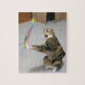 Cat attacks the teaser toy puzzle legpuzzel (Verticaal)