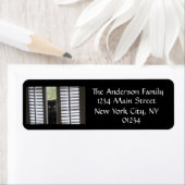 Cat Behind Shutters zwart/wit retouradres Etiket (Insitu)