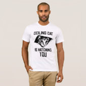 Cat Cat kijkt naar je. T-shirt (Voorkant volledig)