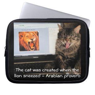 Cat Creëer door The Lion Sneeze Laptop Sleeve