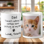 Cat Dad Funny Vaderdag - Custom Pet Photo Koffiemok<br><div class="desc">Verrassend dat pap deze Vaderdag met deze superschattige mok van een hond pap. Papa ... Er is niemand die ik liever zou hebben... mijn poep ophalen! Pas aan met de favoriete foto van de Pet van Cat Dad, en naam. COPYRIGHT © 2020 Judy Burrows, Black Dog Art - Alle rechten...</div>