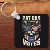 Cat Dad stemt voor Schattigee Amerikaanse vlag Sleutelhanger (Voorkant)